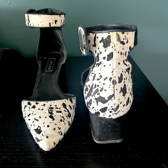 Topshop Low Heel with Ankle Strap - Picture 3 of 3